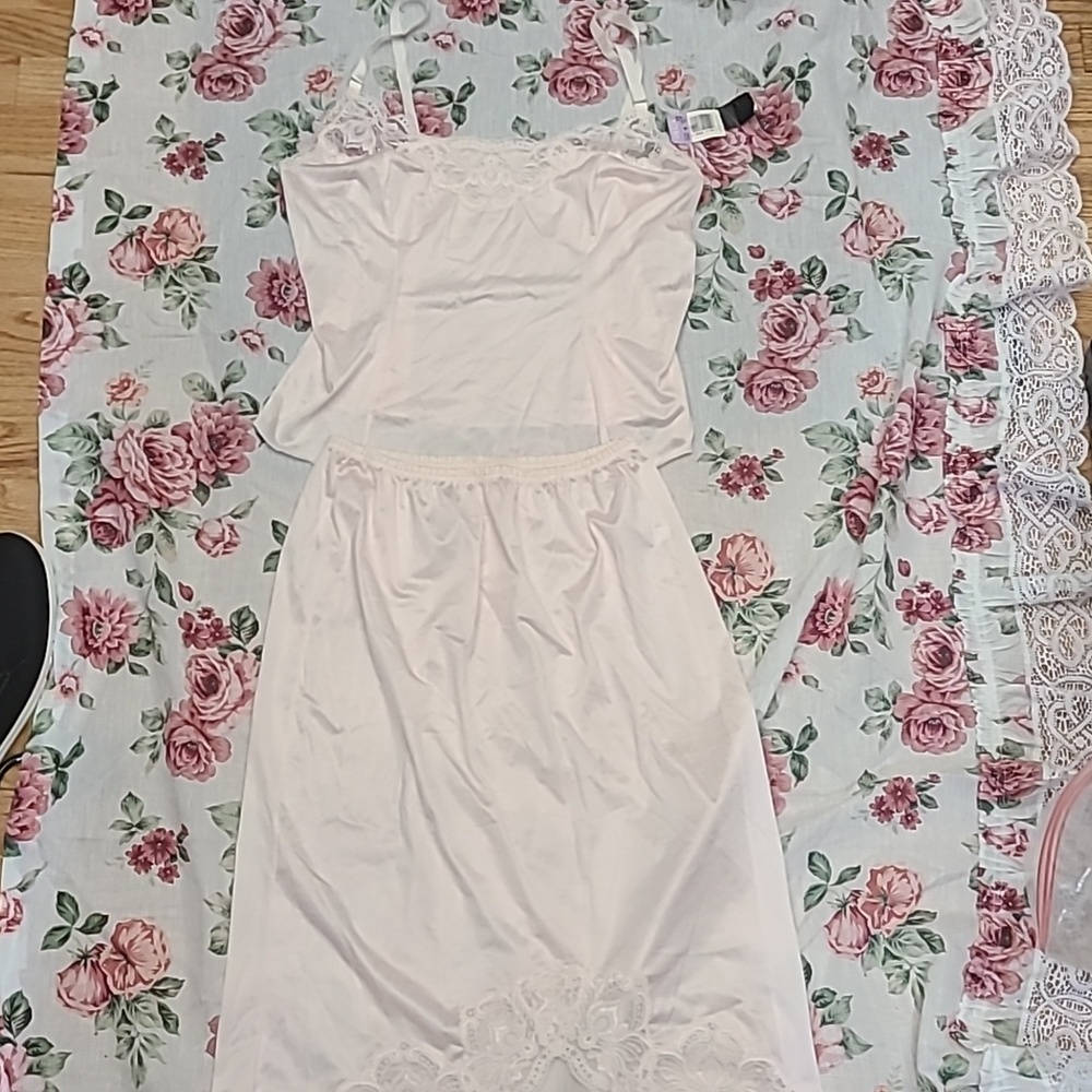 Olga ladies 38 slip set vibtage new with tags